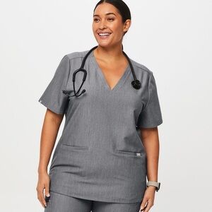 Figs Gray Casma 3-pocket Scrub Top LARGE